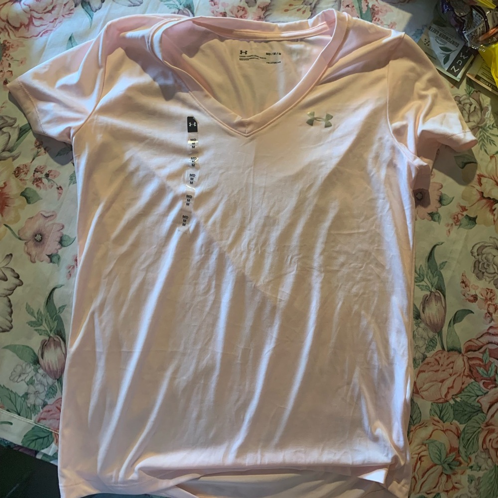 Under Armour Pale Pink V-Neck Performance Shirt Size Medoum